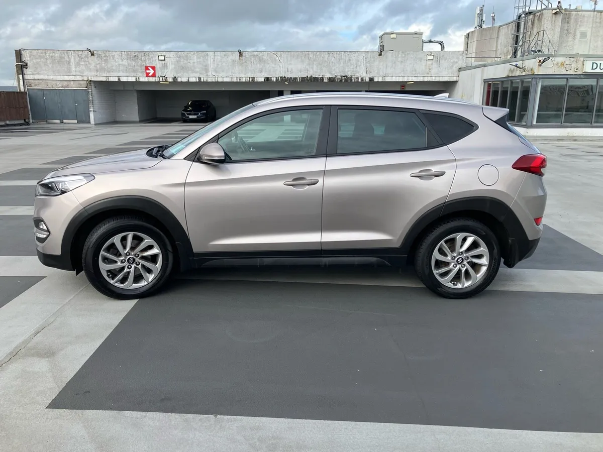 Immaculate 171 Executive Hyundai Tucson - Image 3