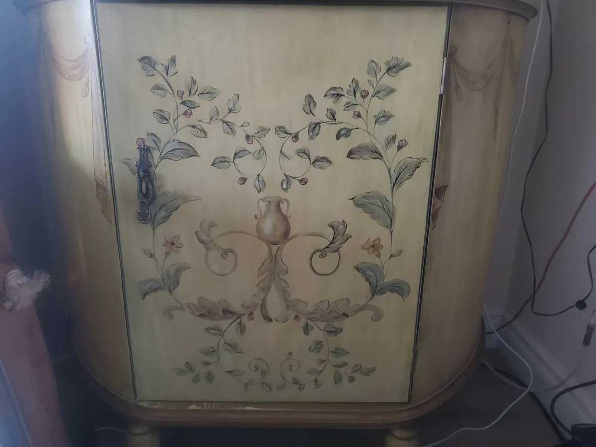 Painted cabinet - Image 2