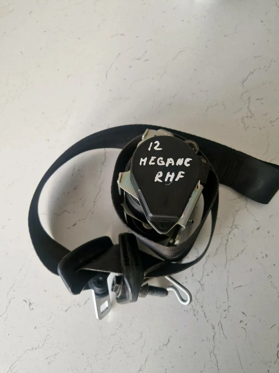 2010 / 2014 Renault Megane Drivers Side Seat Belt - Image 1