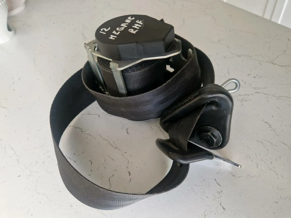 2010 / 2014 Renault Megane Drivers Side Seat Belt - Image 2