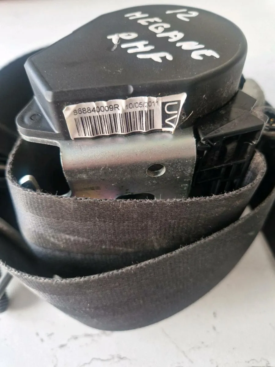 2010 / 2014 Renault Megane Drivers Side Seat Belt - Image 3