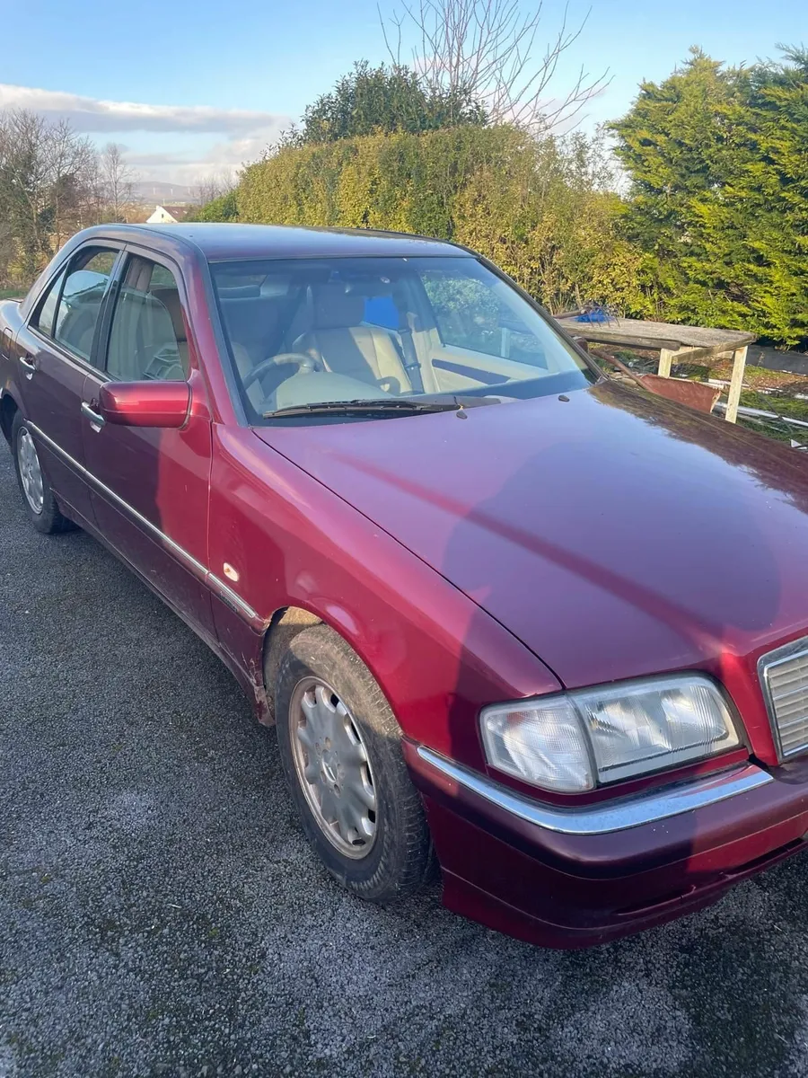 Mercedes-Benz C-Class 2000 - Image 2