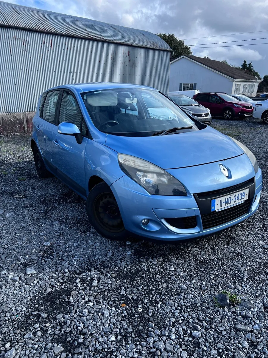 2011 Renault Scenic - Image 1