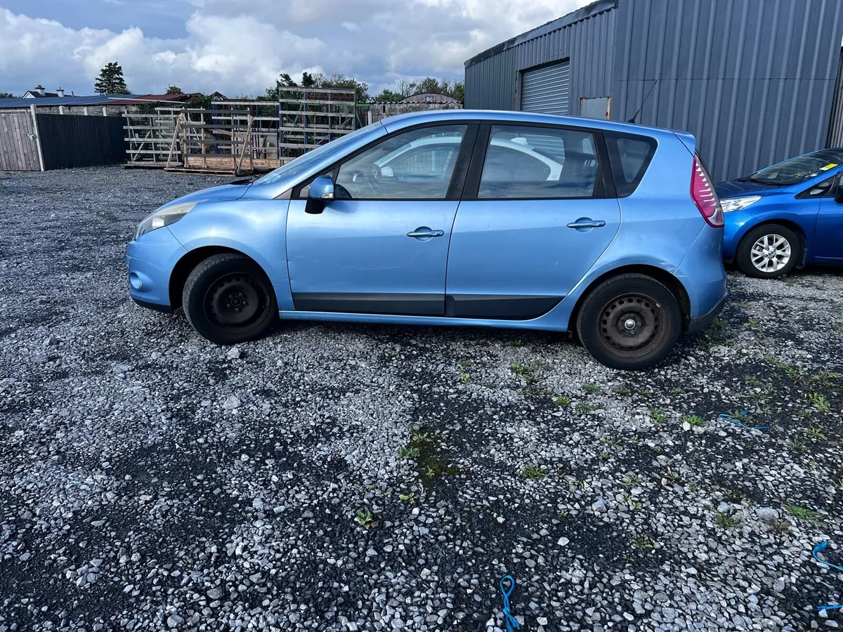 2011 Renault Scenic - Image 2