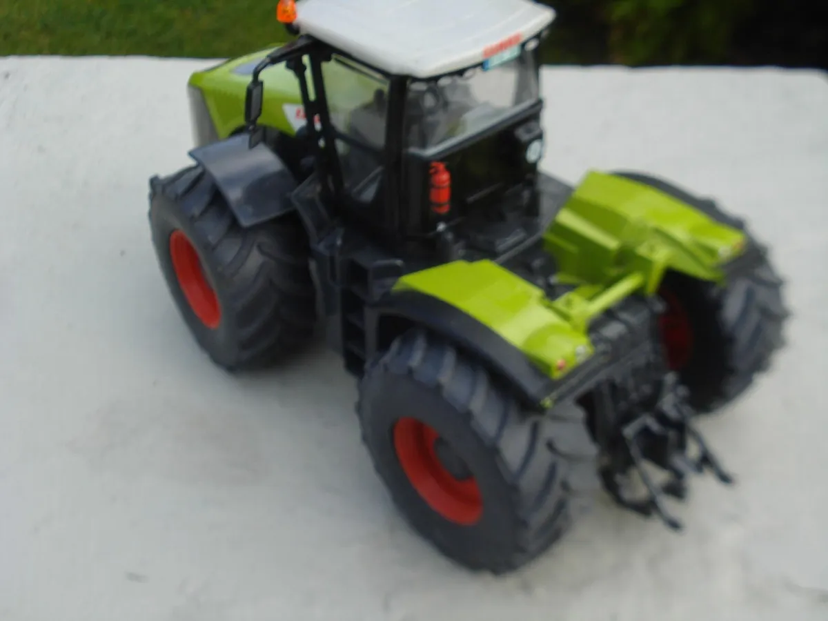 SIKU JOHN DEERE CLAAS 5000 XERION MODEL. - Image 2
