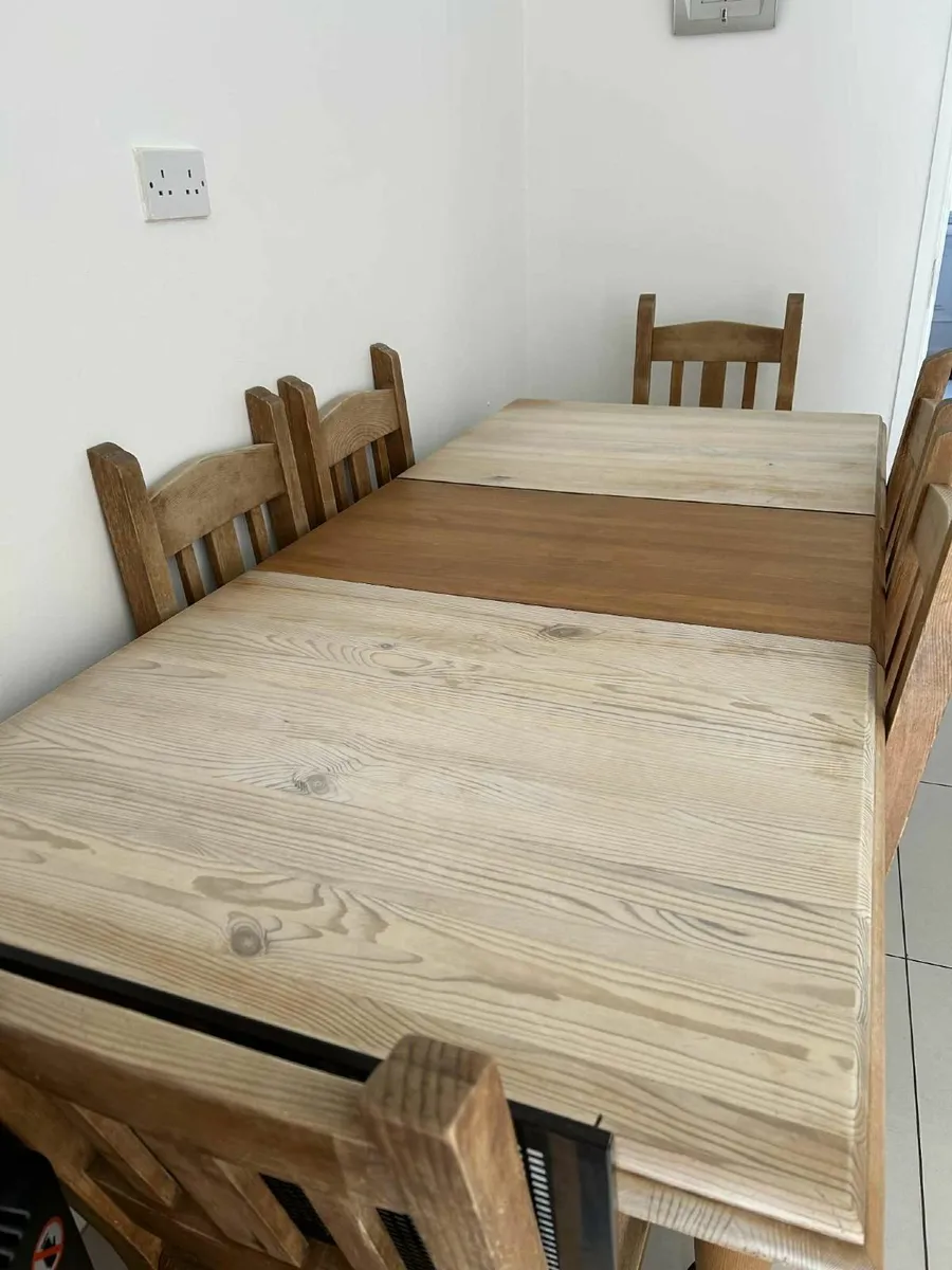 Solid Extendable Dining Table and 6 Chairs