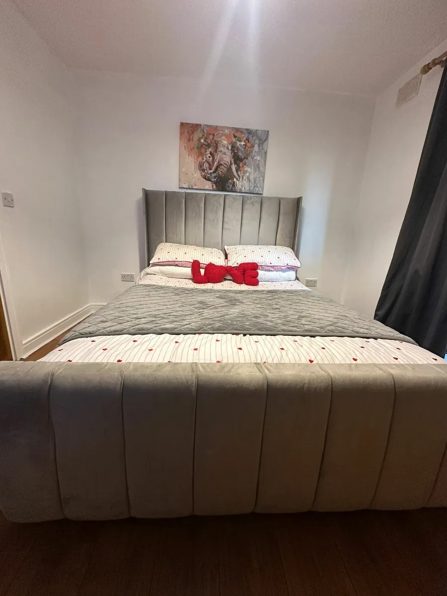 High Quality King size bed with mattress! - Image 3