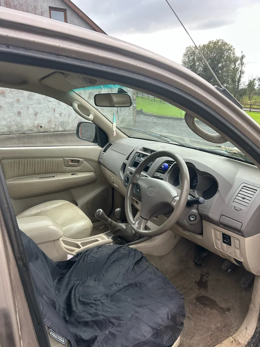 Toyota hilux - Image 3
