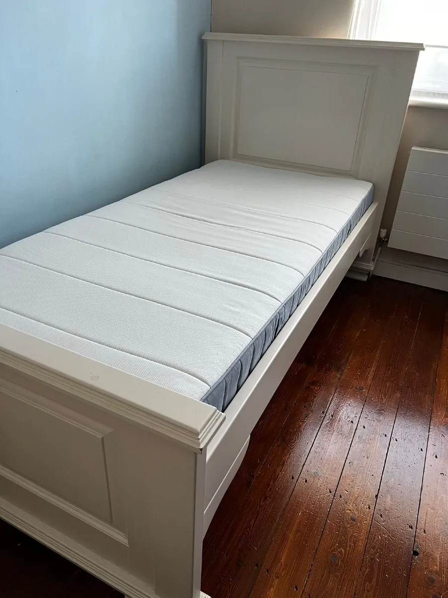 Bed - Image 1