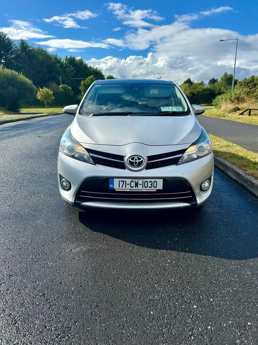 2017 Toyota Verso - Image 2
