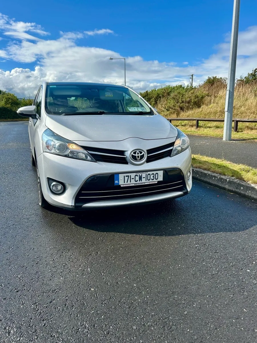 2017 Toyota Verso - Image 3