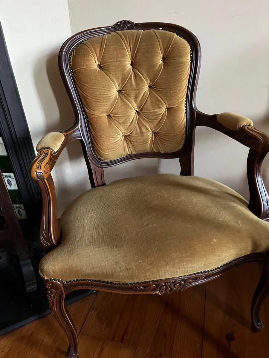 Vintage  Couch & Chairs - Image 2