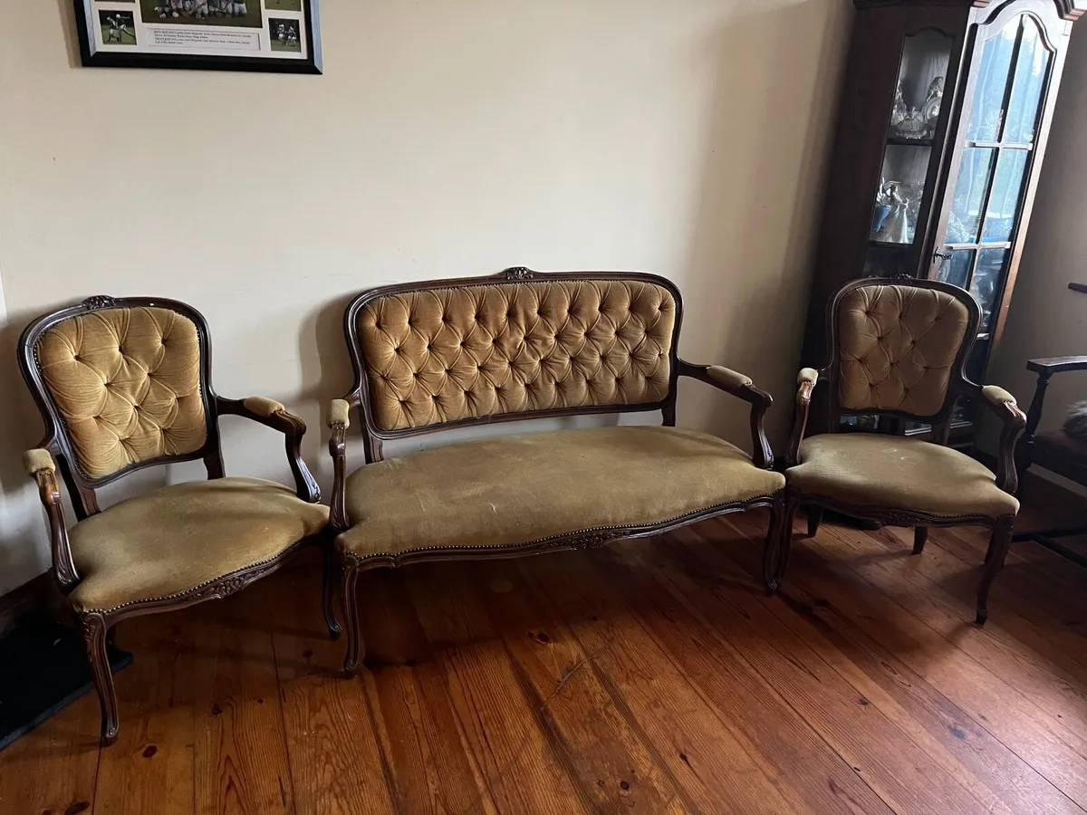 Vintage  Couch & Chairs - Image 3