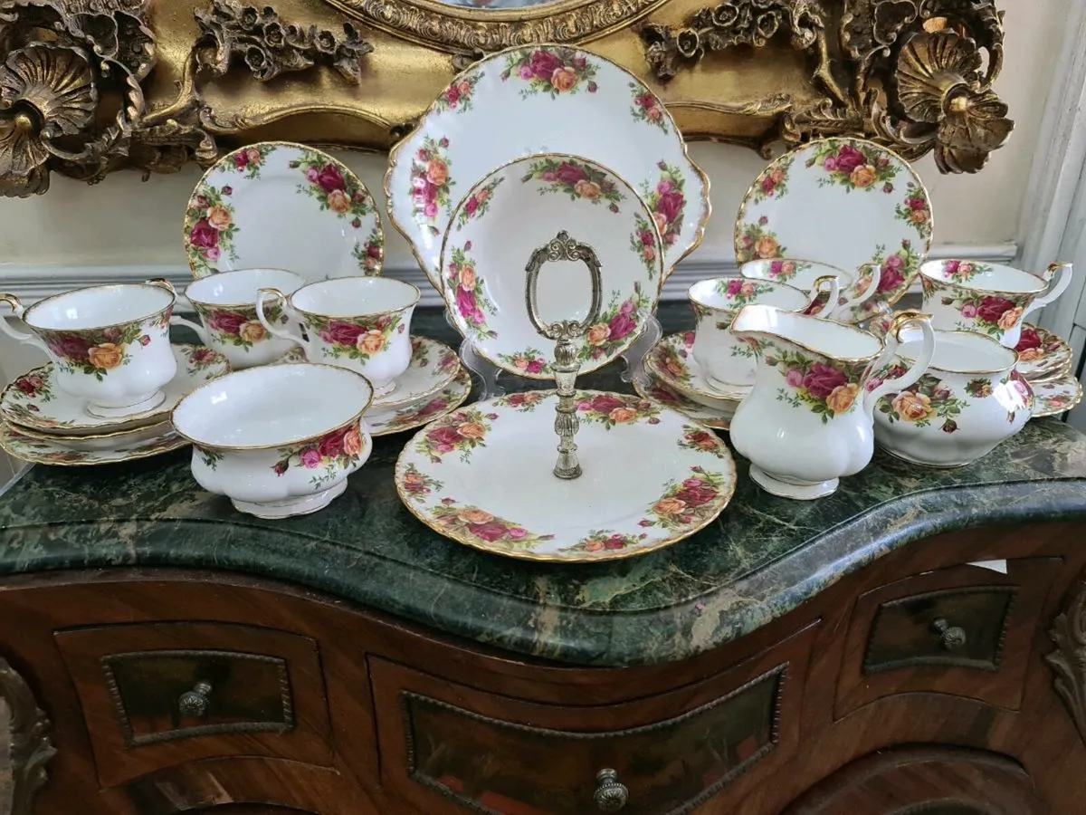 Royal Albert old country roses 24 piece teaset - Image 1