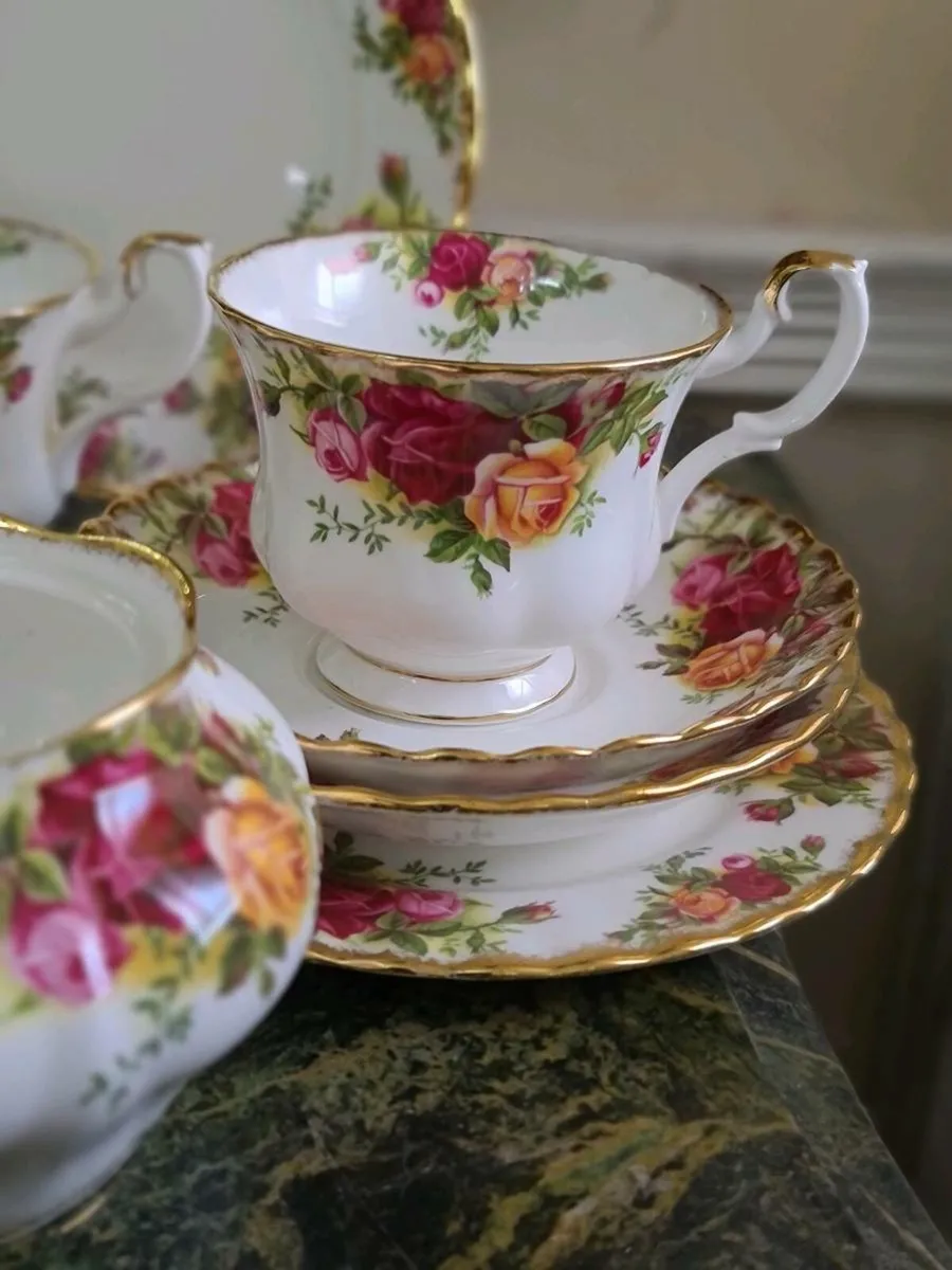 Royal Albert old country roses 24 piece teaset - Image 2