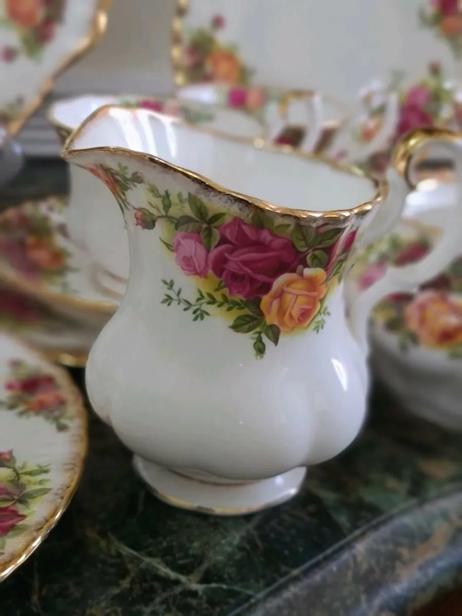 Royal Albert old country roses 24 piece teaset - Image 3