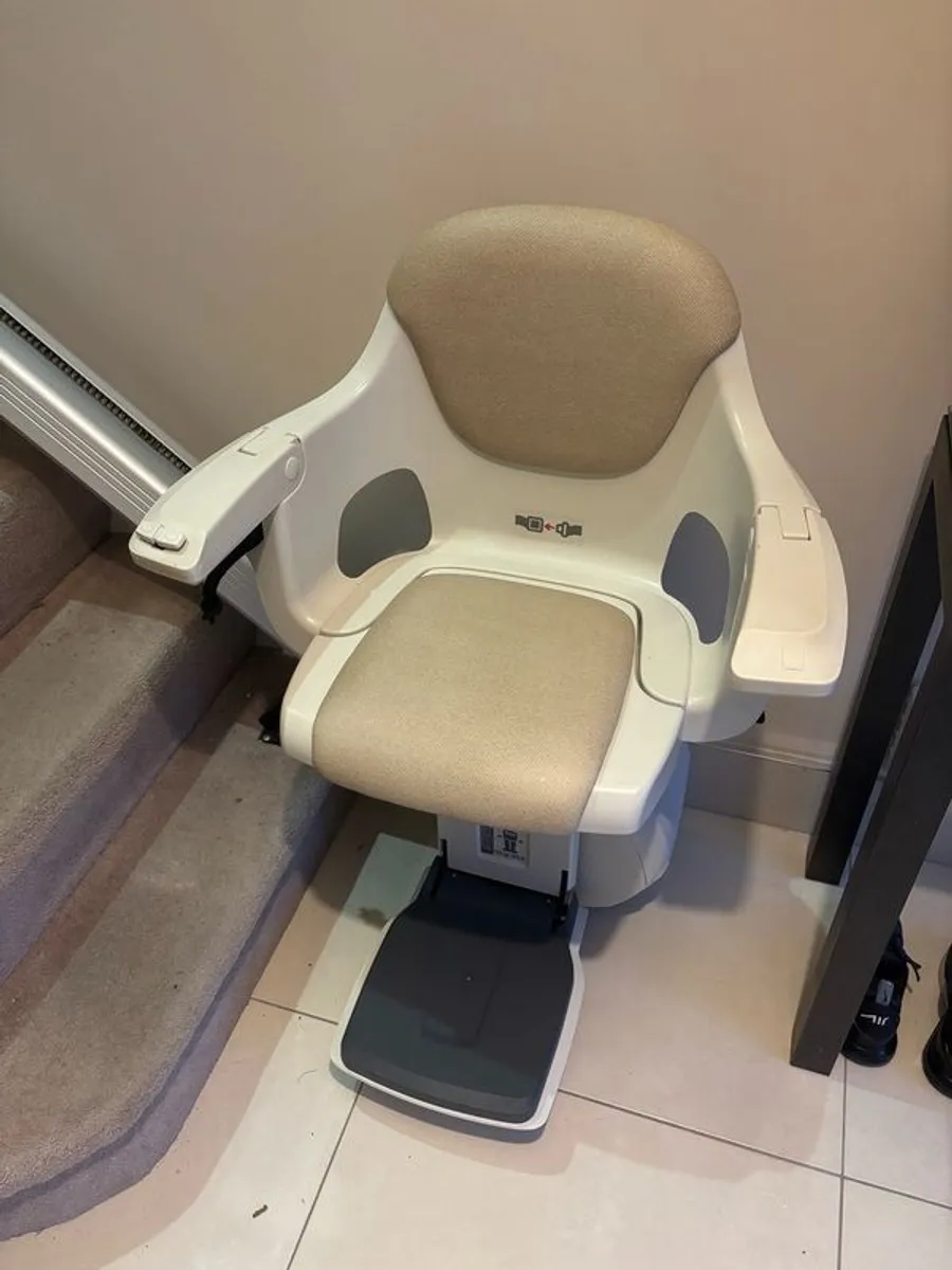 13 Step Straight Stairlift - Image 1