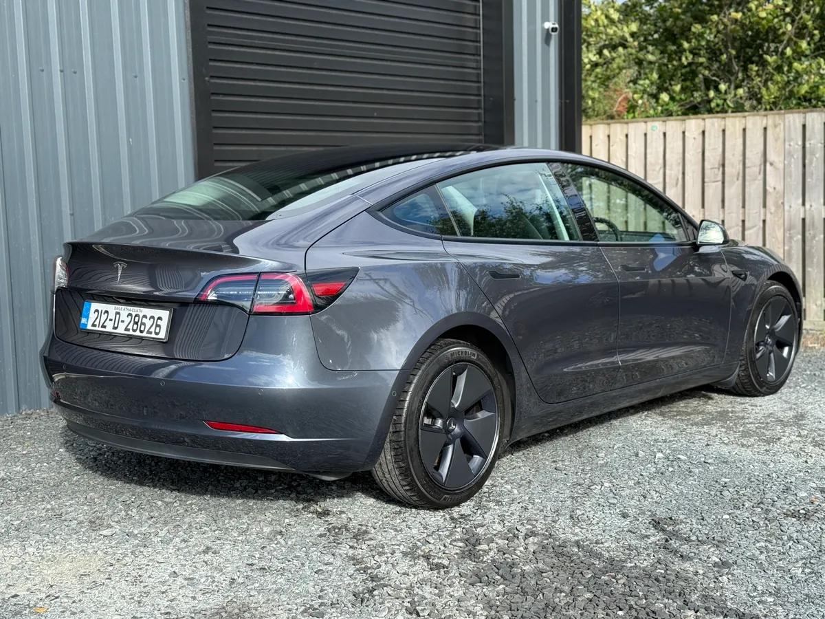 212 Tesla Model 3 Standard Range Plus - Image 3