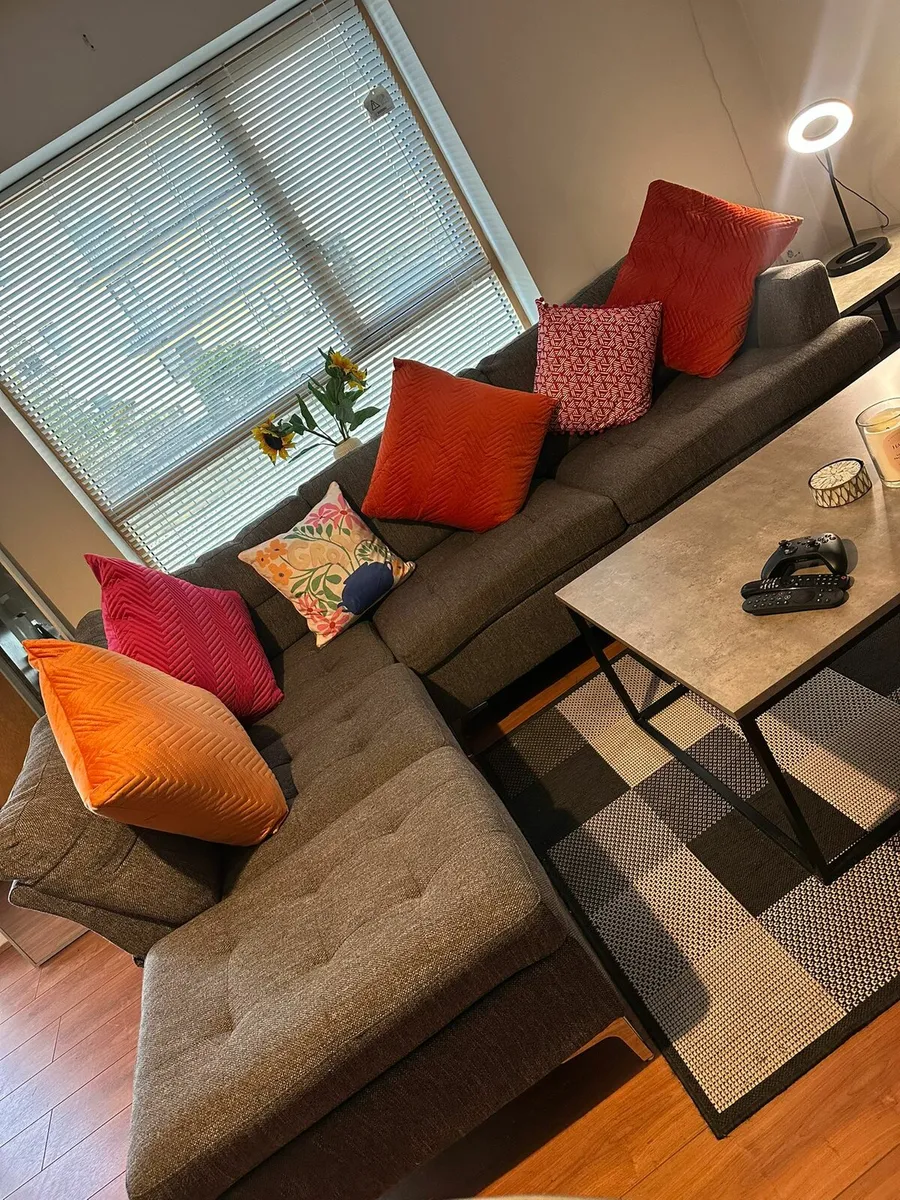 L shaped sofa - Image 1