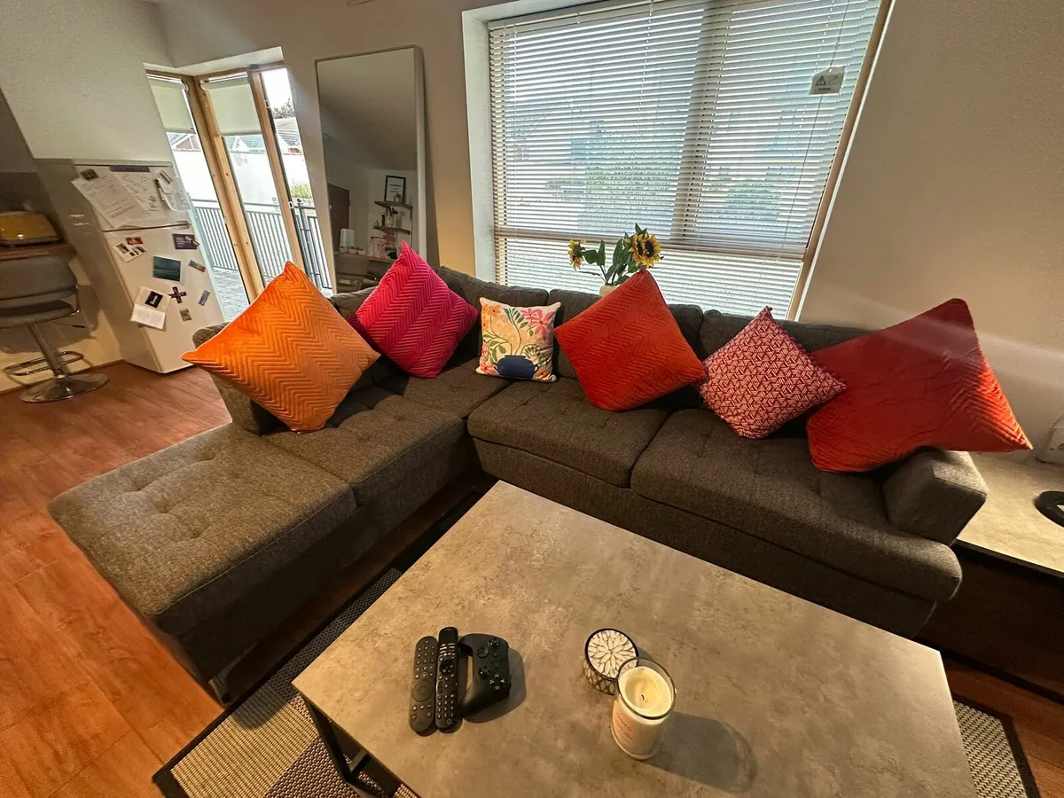L shaped sofa - Image 4