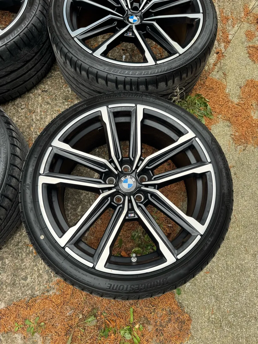 19’ BMW GENUINE 797M ALLOYS & NEW B’STONE TYRES - Image 4