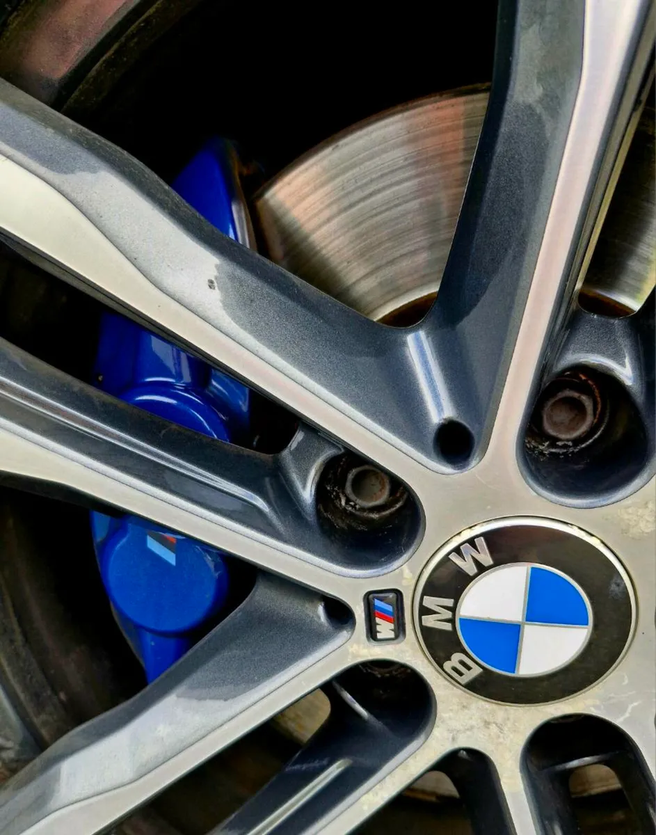 BMW 330e M-Sport Shadow Edition - Image 4