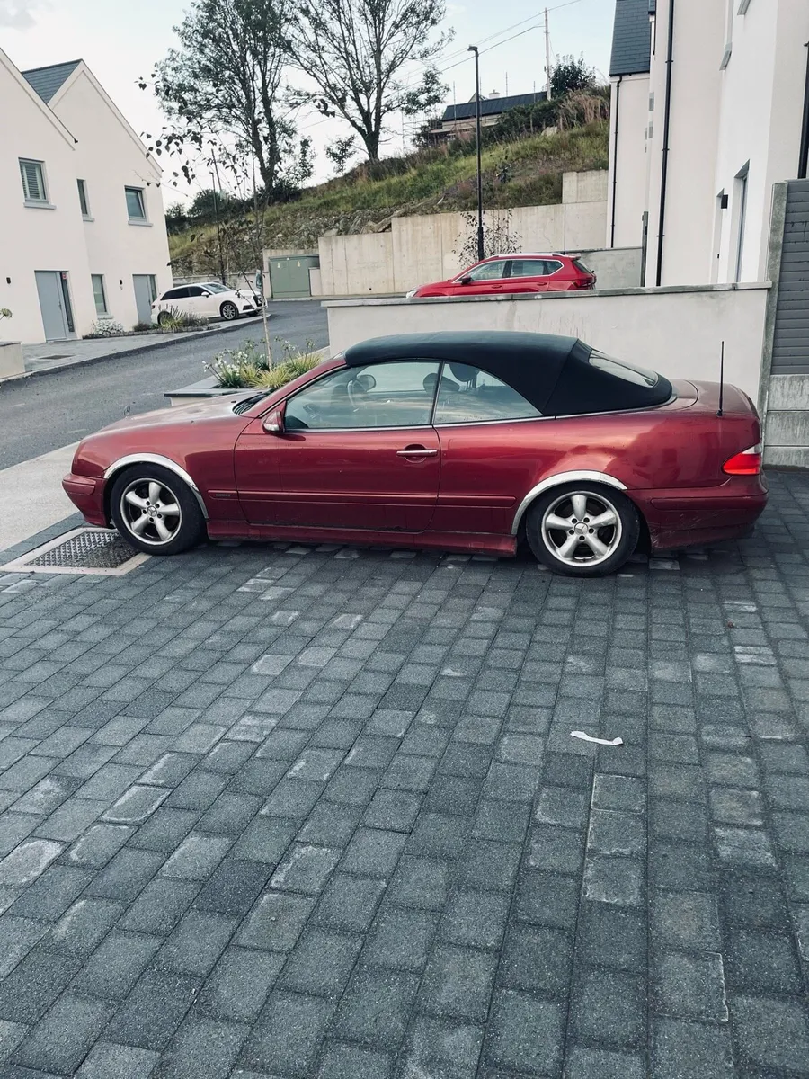 Mercedes CLK Convertible - Image 3