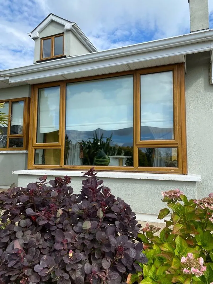 8 High Quality Roller Blinds - Image 1