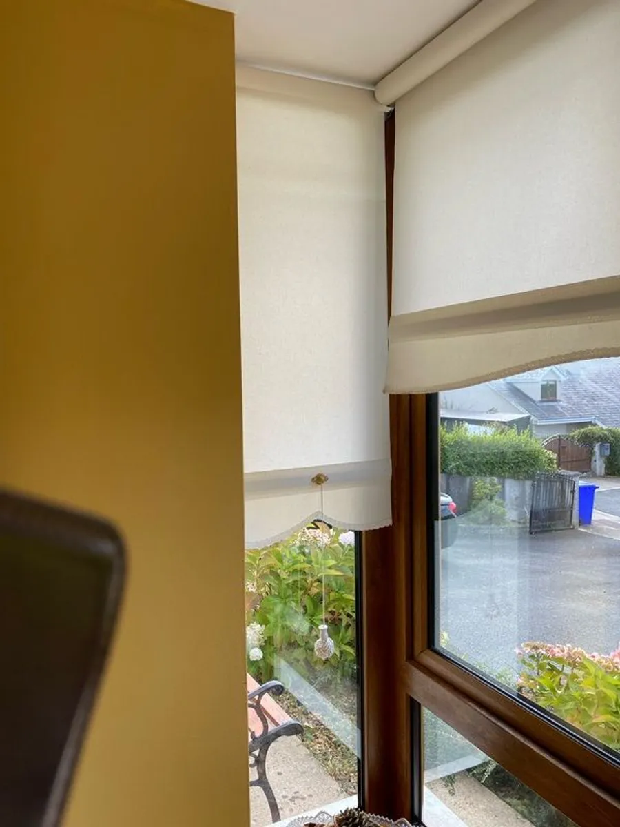 8 High Quality Roller Blinds - Image 4