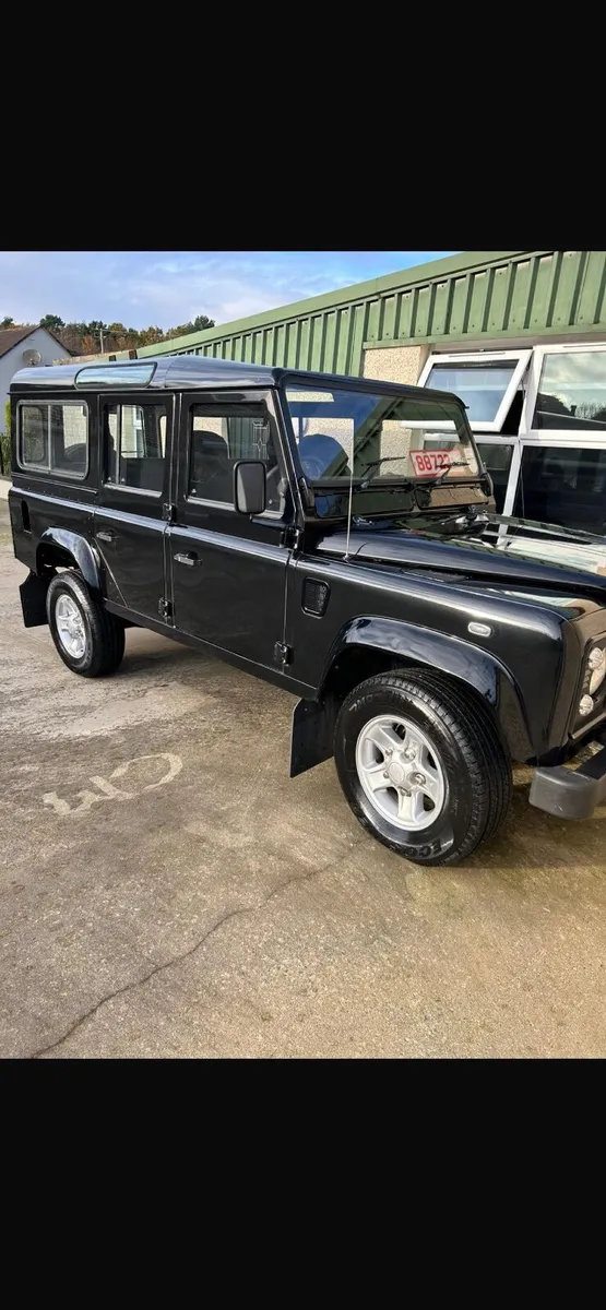 Land Rover Defender 2003 - Image 1