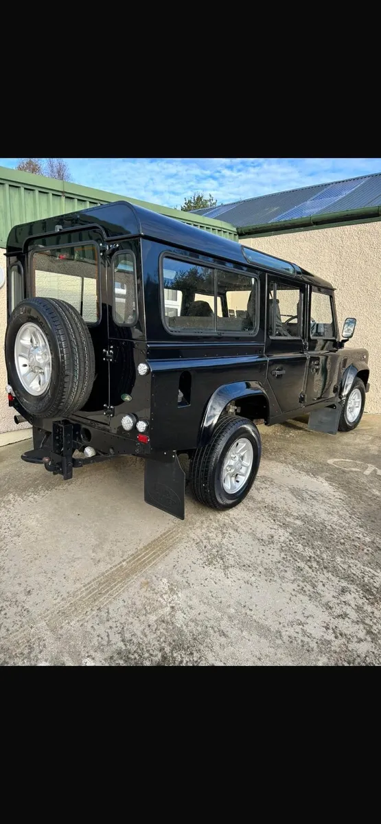 Land Rover Defender 2003 - Image 2