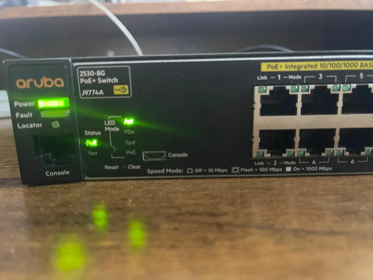 Aruba 2530-8G POE+ Gigabit switch J9774A - Image 2