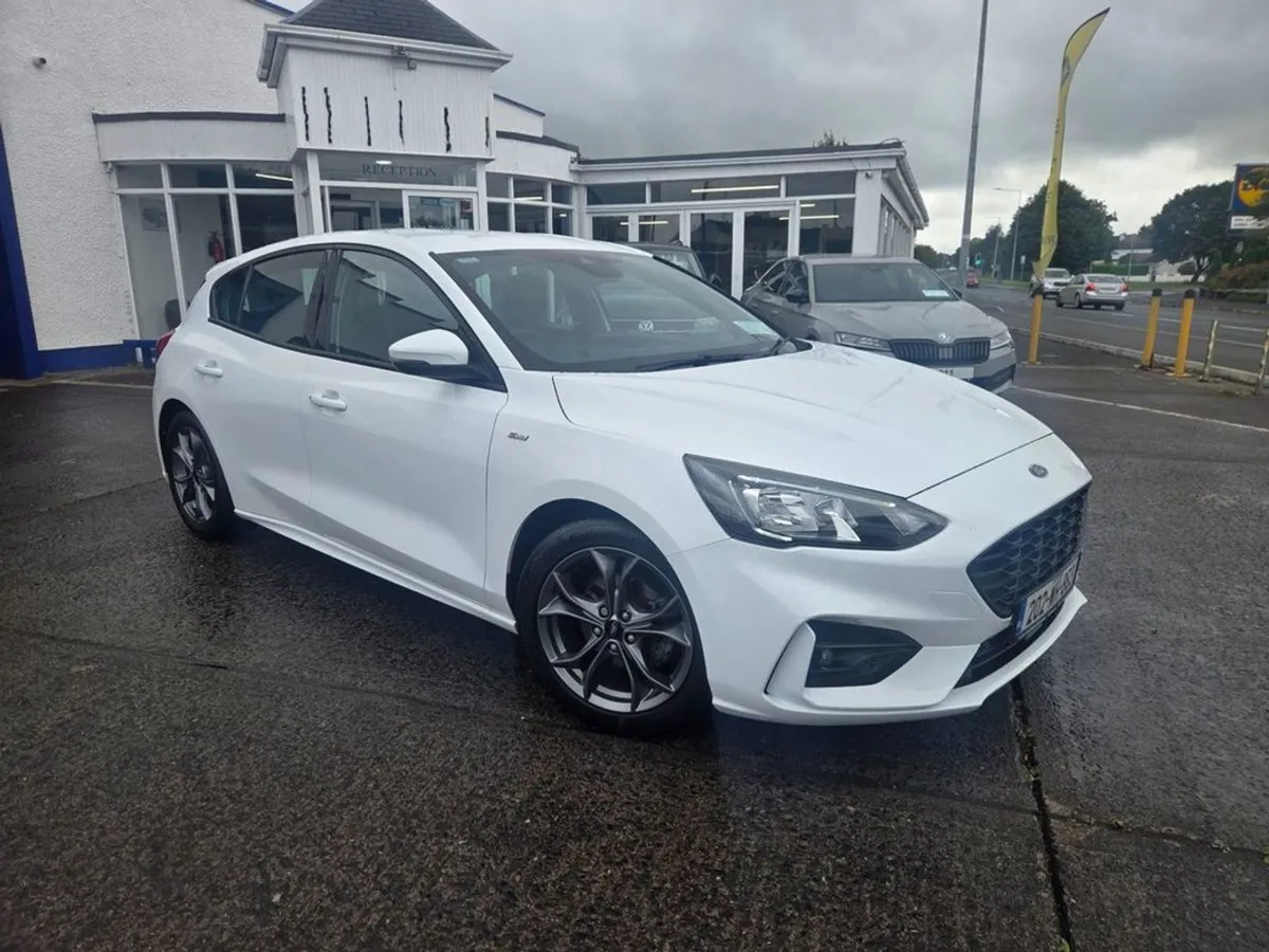 Ford Focus St-line 120PS 5DR - Image 2