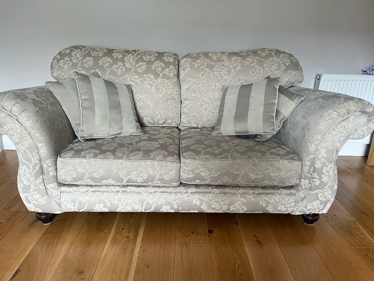 Furniture suite - Image 1