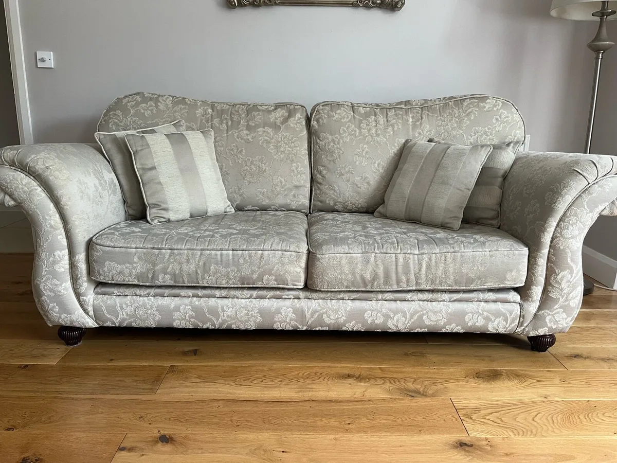 Furniture suite - Image 2