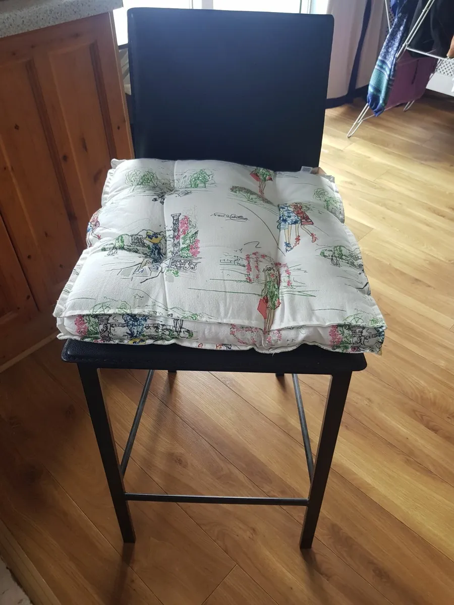 High stools - Image 2