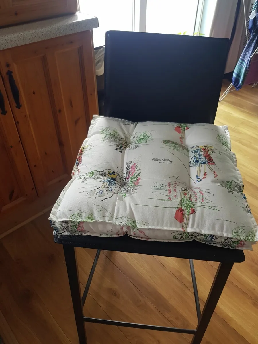 High stools - Image 4