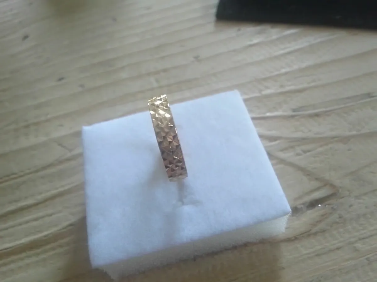 STERLING SILVER/GOLD DIAMOND CUT RING N NEW - Image 2