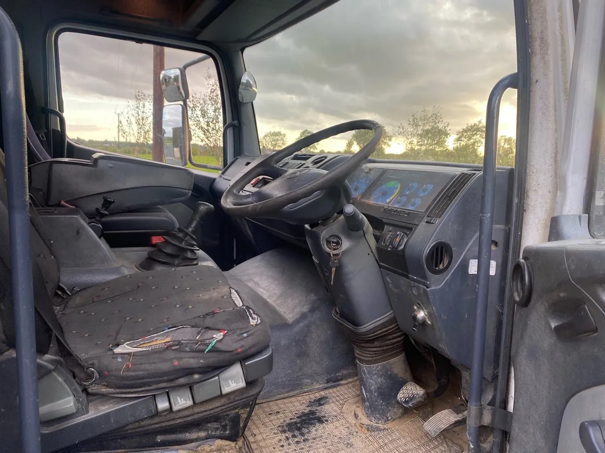 Mercedes atego with crane - Image 4