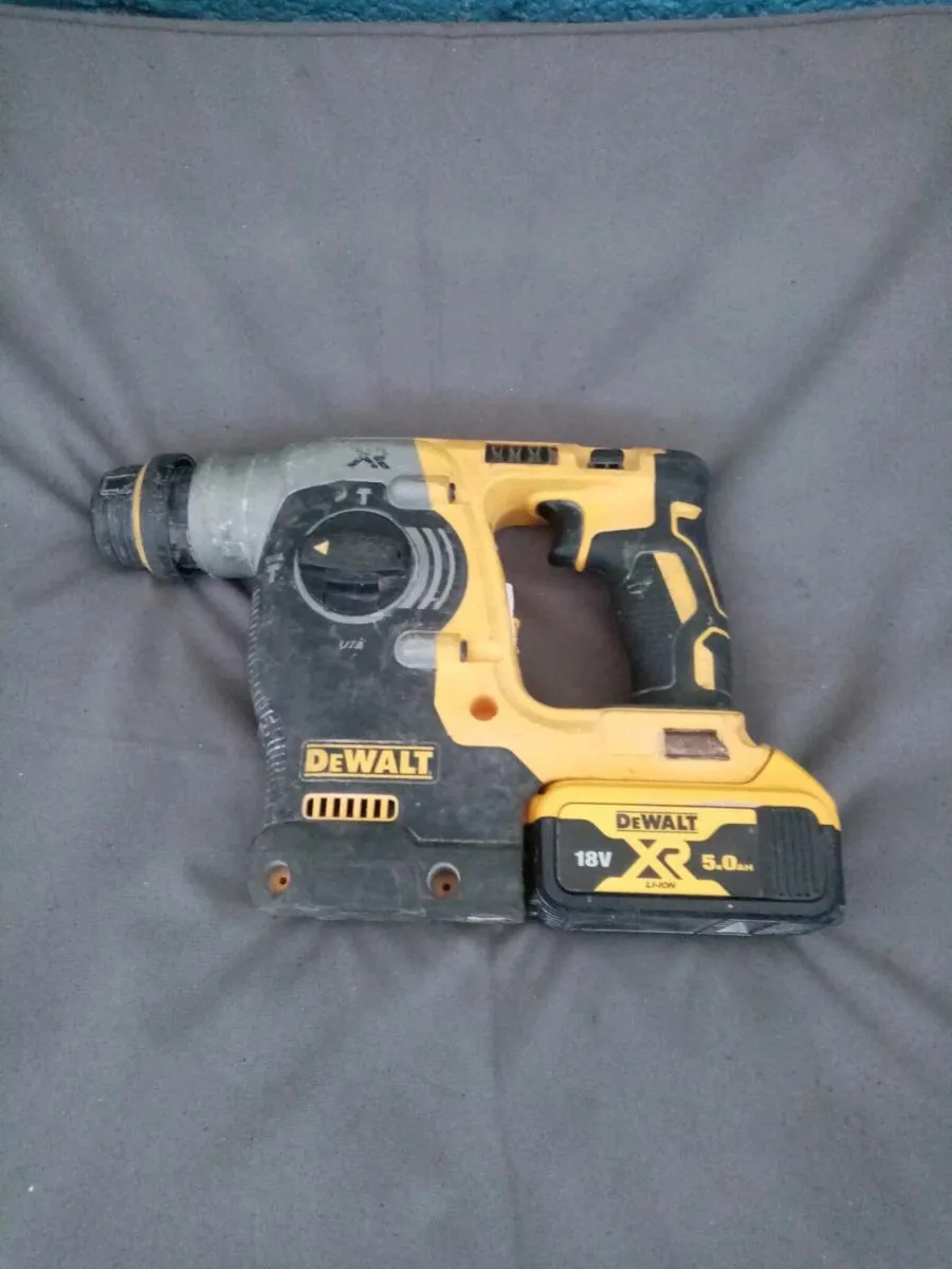Dewalt 18v SDS XR LI-ION Battery Hammer Drill - Image 3