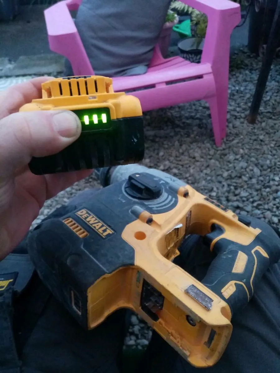 Dewalt 18v SDS XR LI-ION Battery Hammer Drill - Image 4