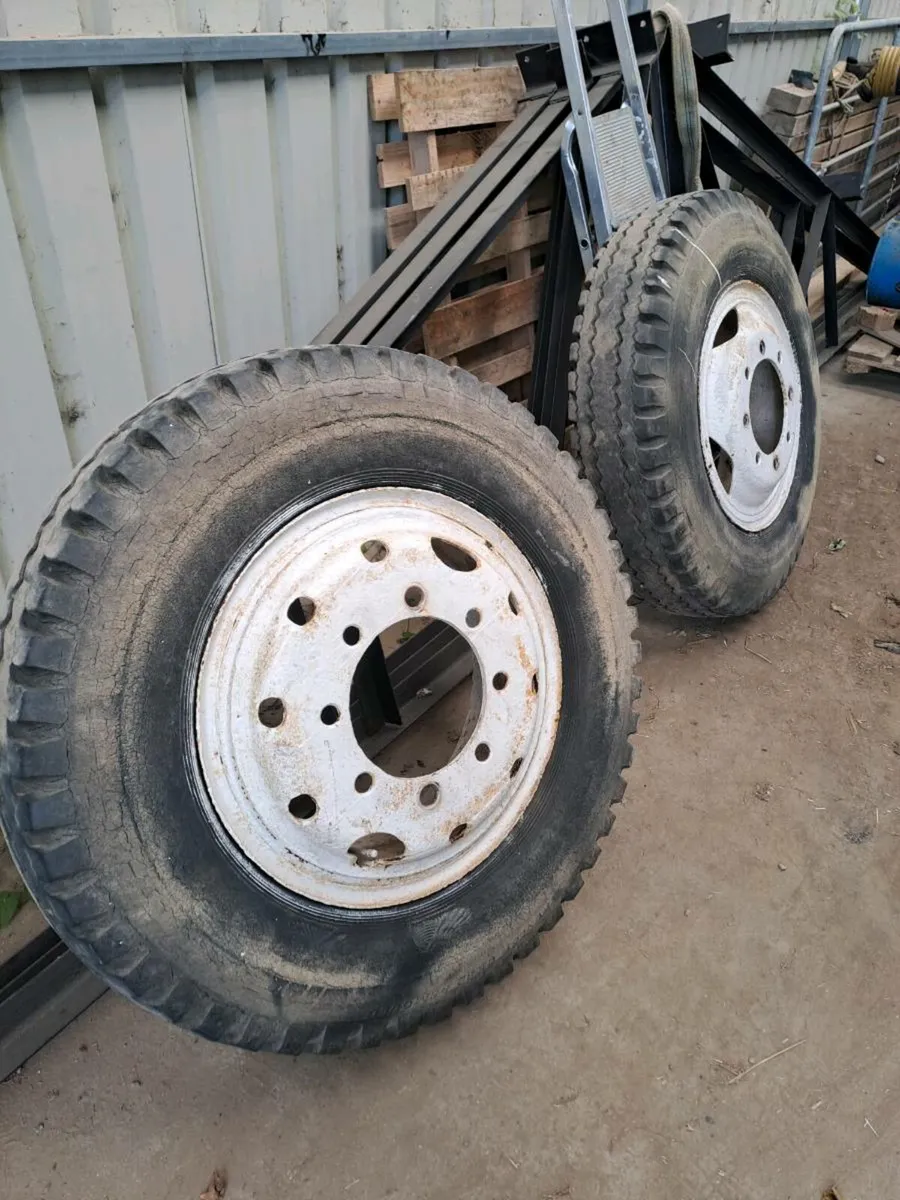 Grain trailer dual wheels - Image 1