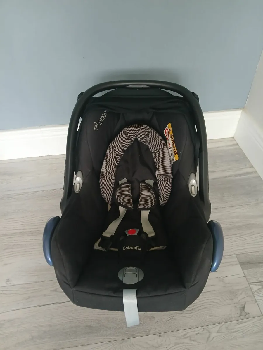 Baby Car Seat, EasyFix Base and Rear View Mirror - Image 1