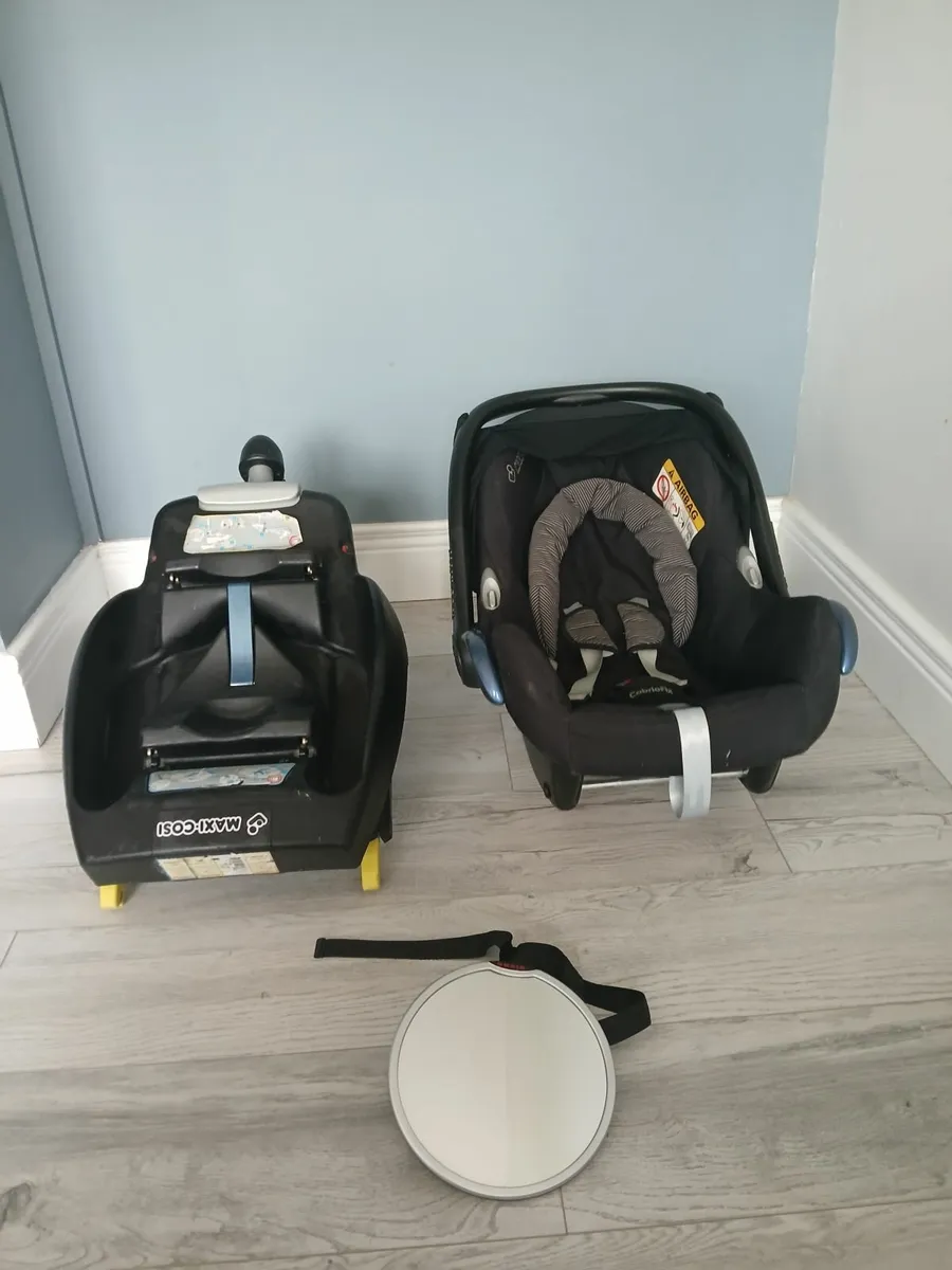 Baby Car Seat, EasyFix Base and Rear View Mirror - Image 2