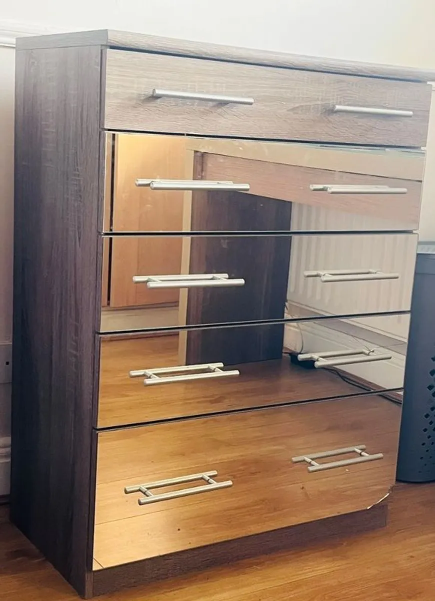 chest of drawers - Image 1