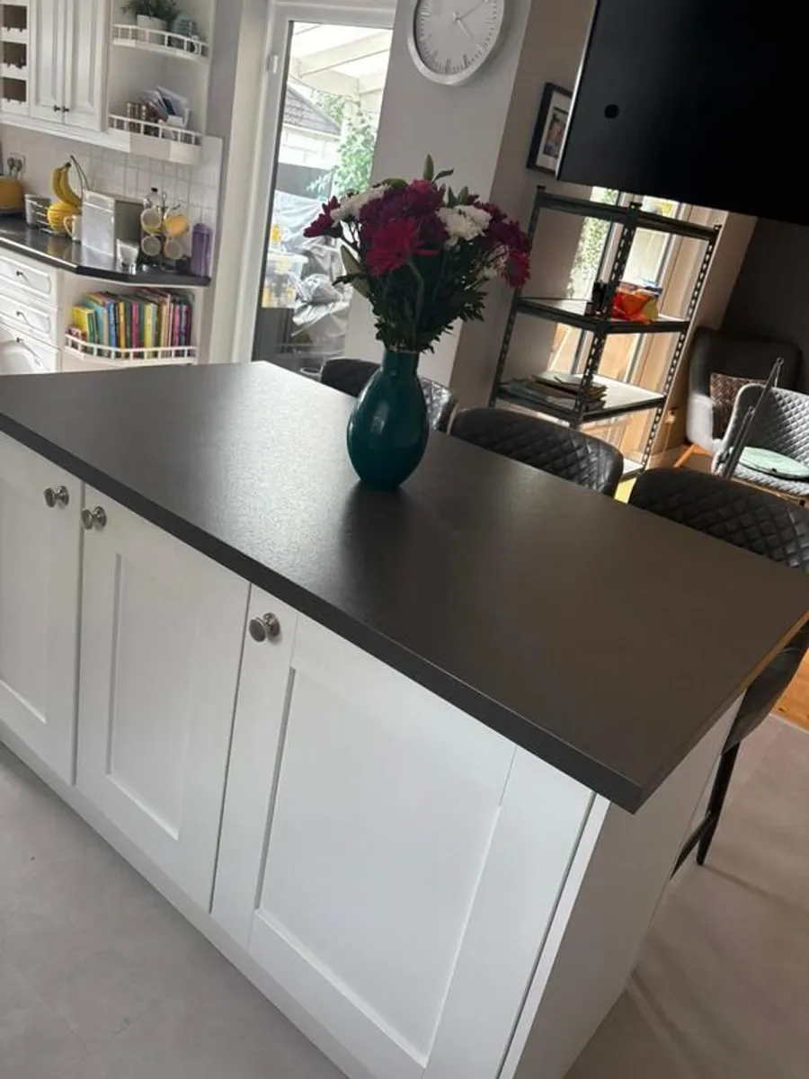 Kitchen Island - Image 2