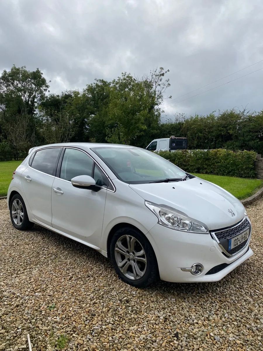 132 Peugeot 208 - Image 1