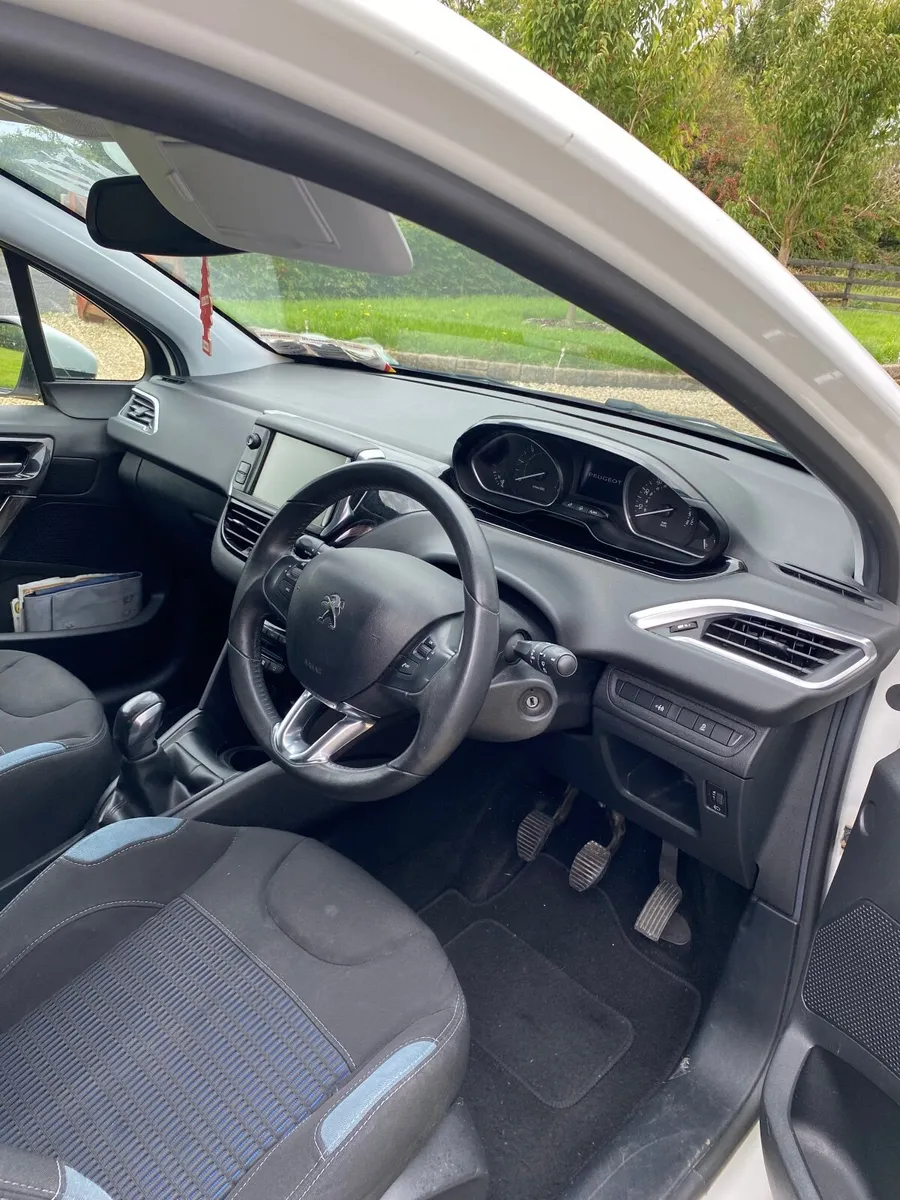 132 Peugeot 208 - Image 3