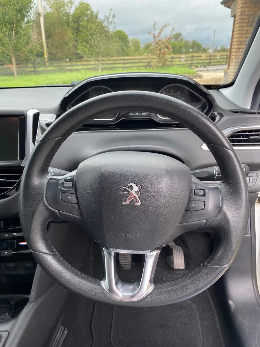 132 Peugeot 208 - Image 4