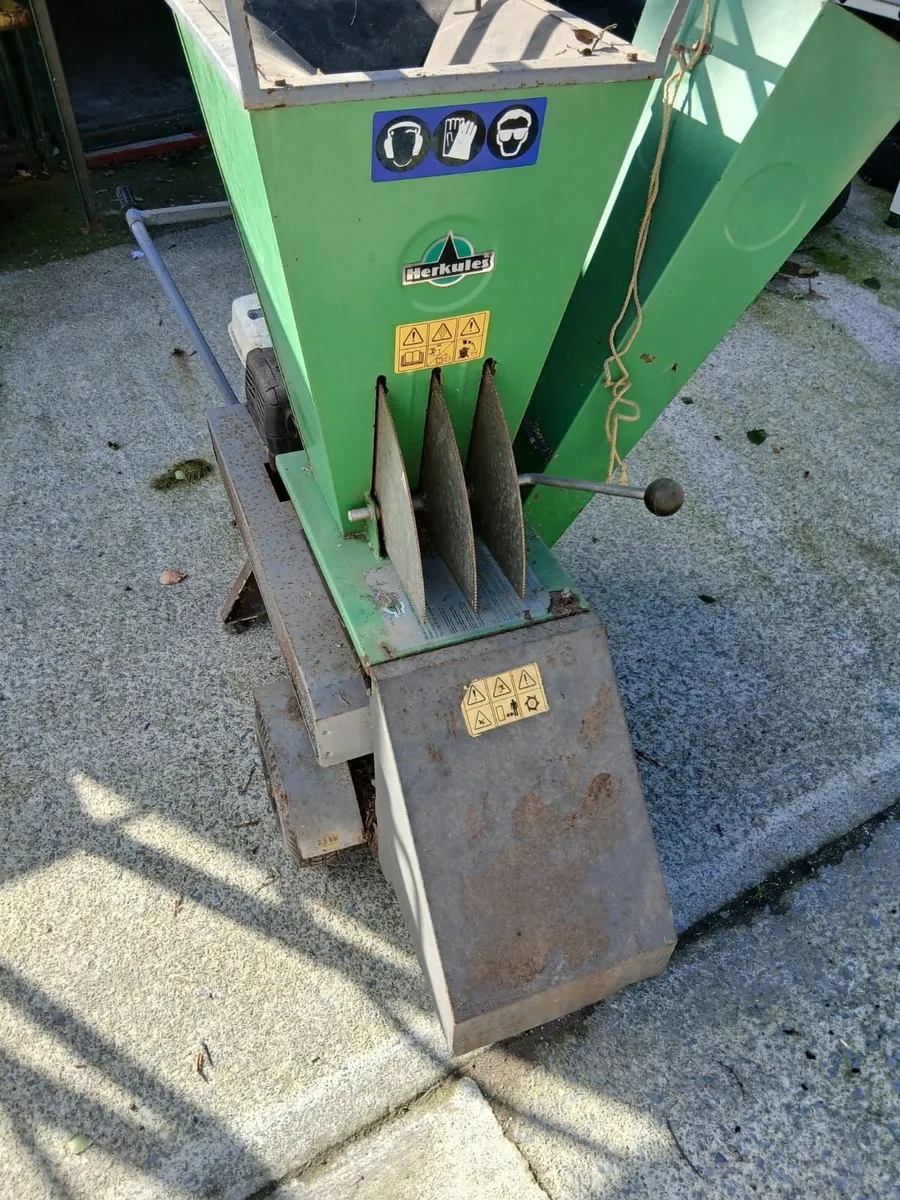 Wood chipper - Image 1